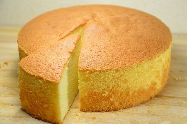 通常用于蛋糕制作的糖是白砂糖另也有用少量的糖粉或糖浆，在蛋糕制作中，是主要原料之一